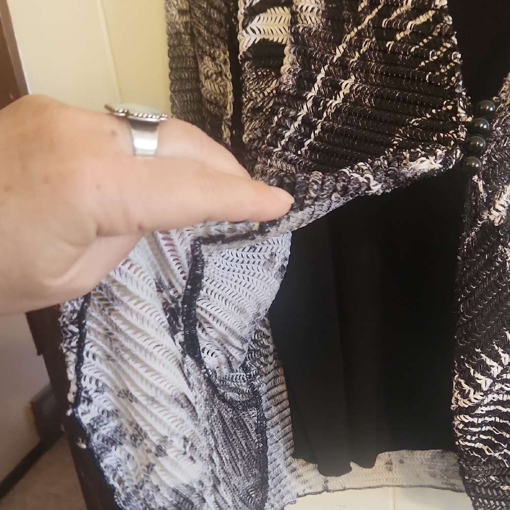 Elegant Black and Silver Patterned Blouse Sz Xl - Picture 9 of 10